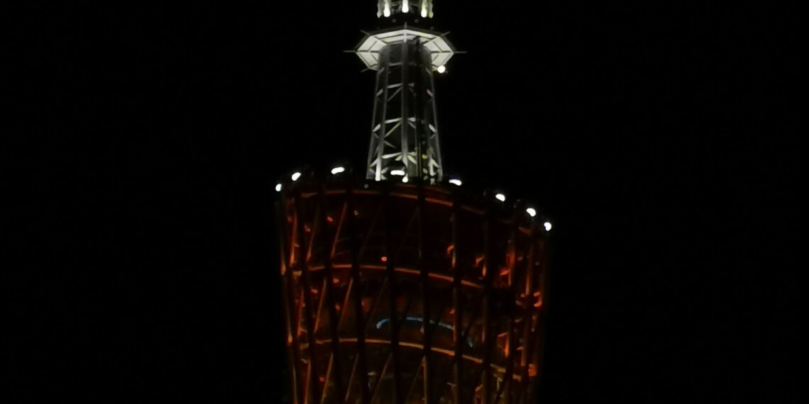 2022-07-12 广州电视塔小蛮腰+超级月亮